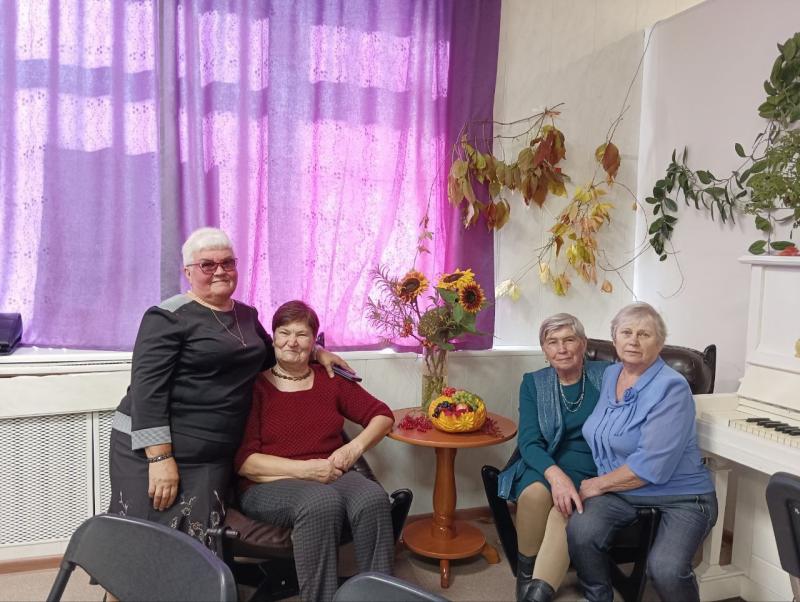 Добрая осень для старших