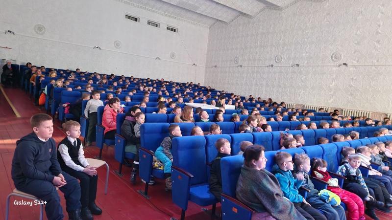 В РДК с. Кетово на благотворительной основе прошел спектакль "Дюймовочка" Курганского театра кукол "Гулливер".