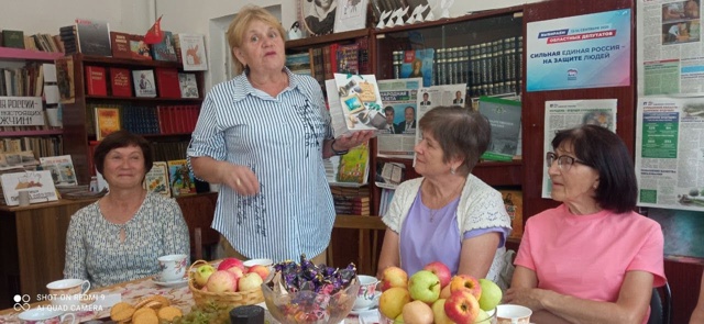 С теплом и улыбками: Встреча педагогов в преддверии Дня знаний!