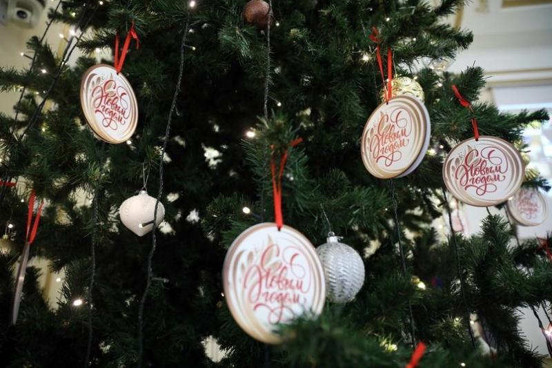 Сотрудники правительства Курганской области перечислили часть зарплат на социальные подарки