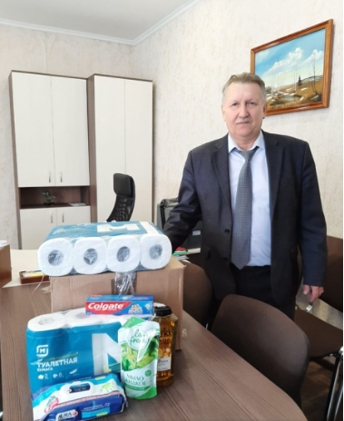 Главы Кетовского района О.Н.Язовских посетил пункт сбора гуманитарной помощи гражданам из ДНР и ЛНР