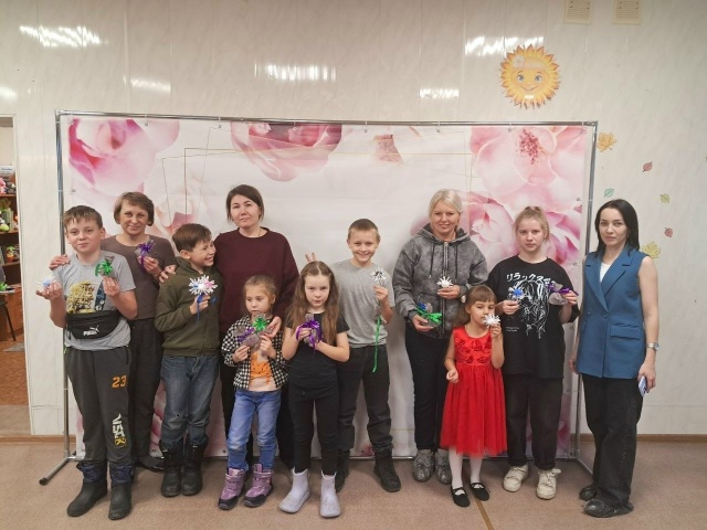 В преддверии праздника Дня матери в Центре состоялась увлекательная программа с участием детей и их заботливых мам