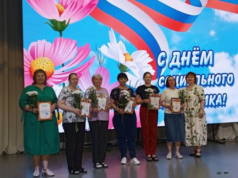 В честь профессионального праздника – Дня социального работника – состоялся яркий праздничный концерт.